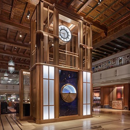 Fairmont Royal York Hotel Торонто Екстериор снимка The clock tower in the lobby