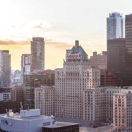 Fairmont Royal York Hotel Торонто Екстериор снимка The hotel in 2015