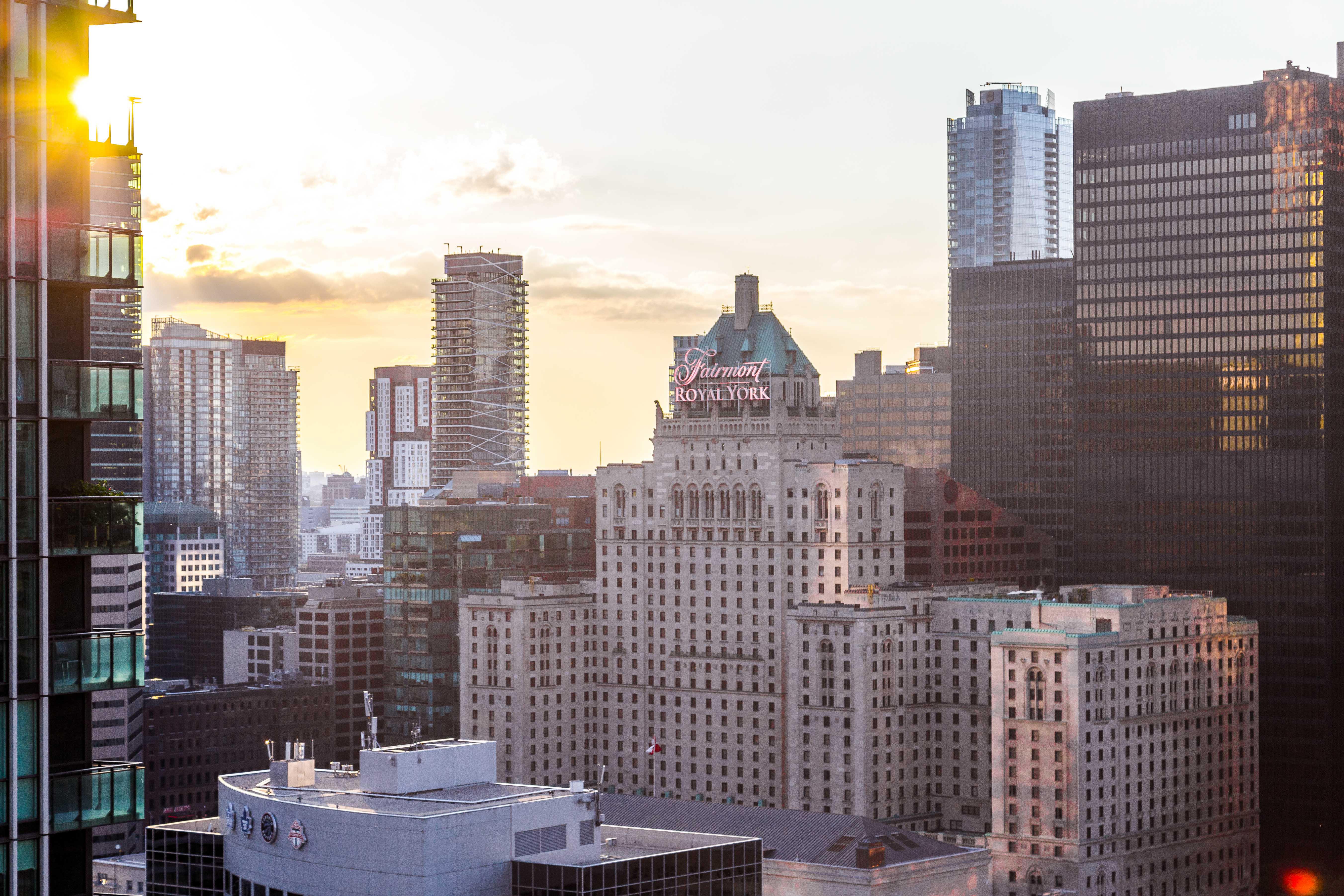 Fairmont Royal York Hotel Торонто Екстериор снимка The hotel in 2015
