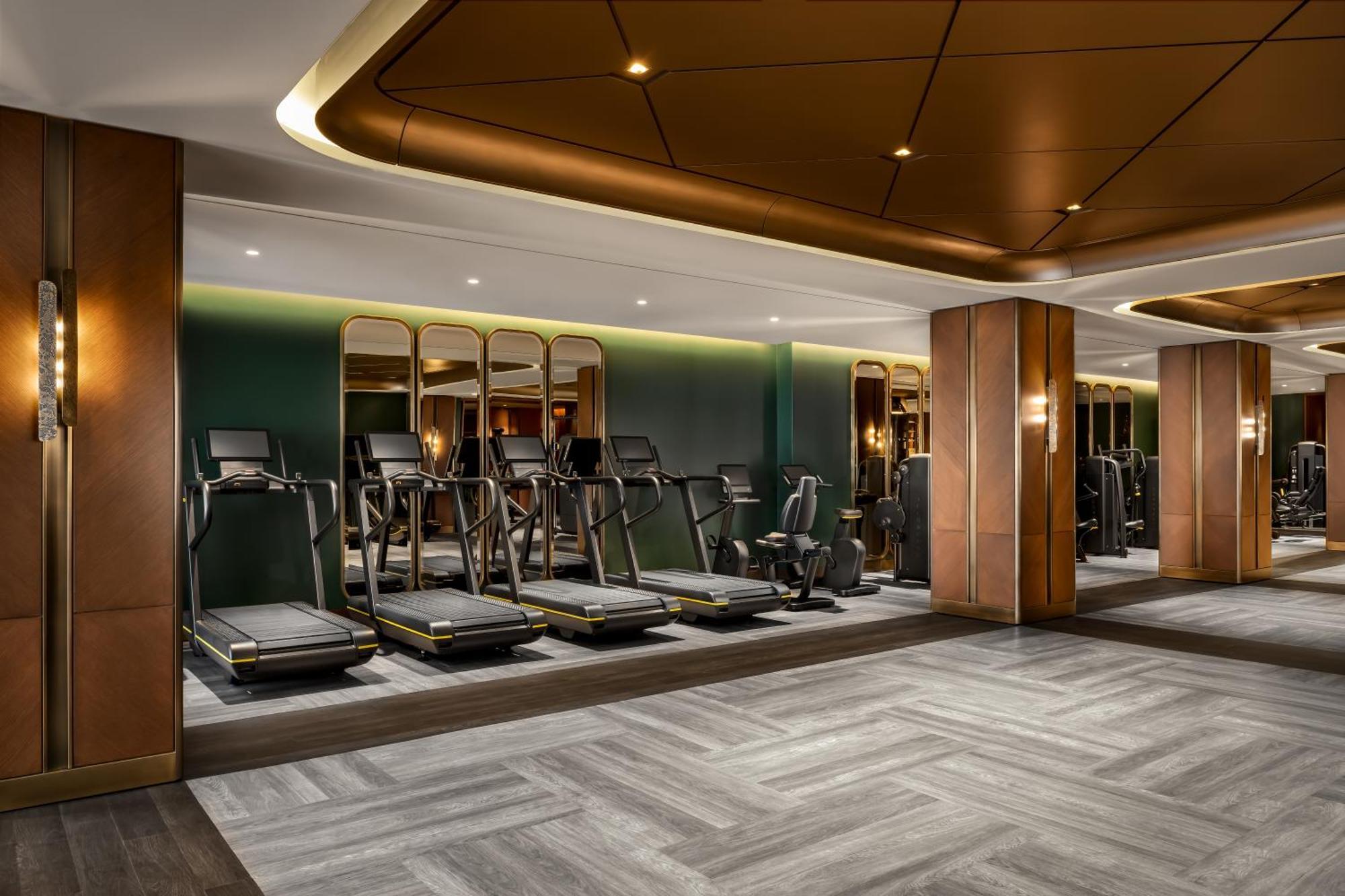 Fairmont Royal York Hotel Торонто Екстериор снимка The gym at The Hari